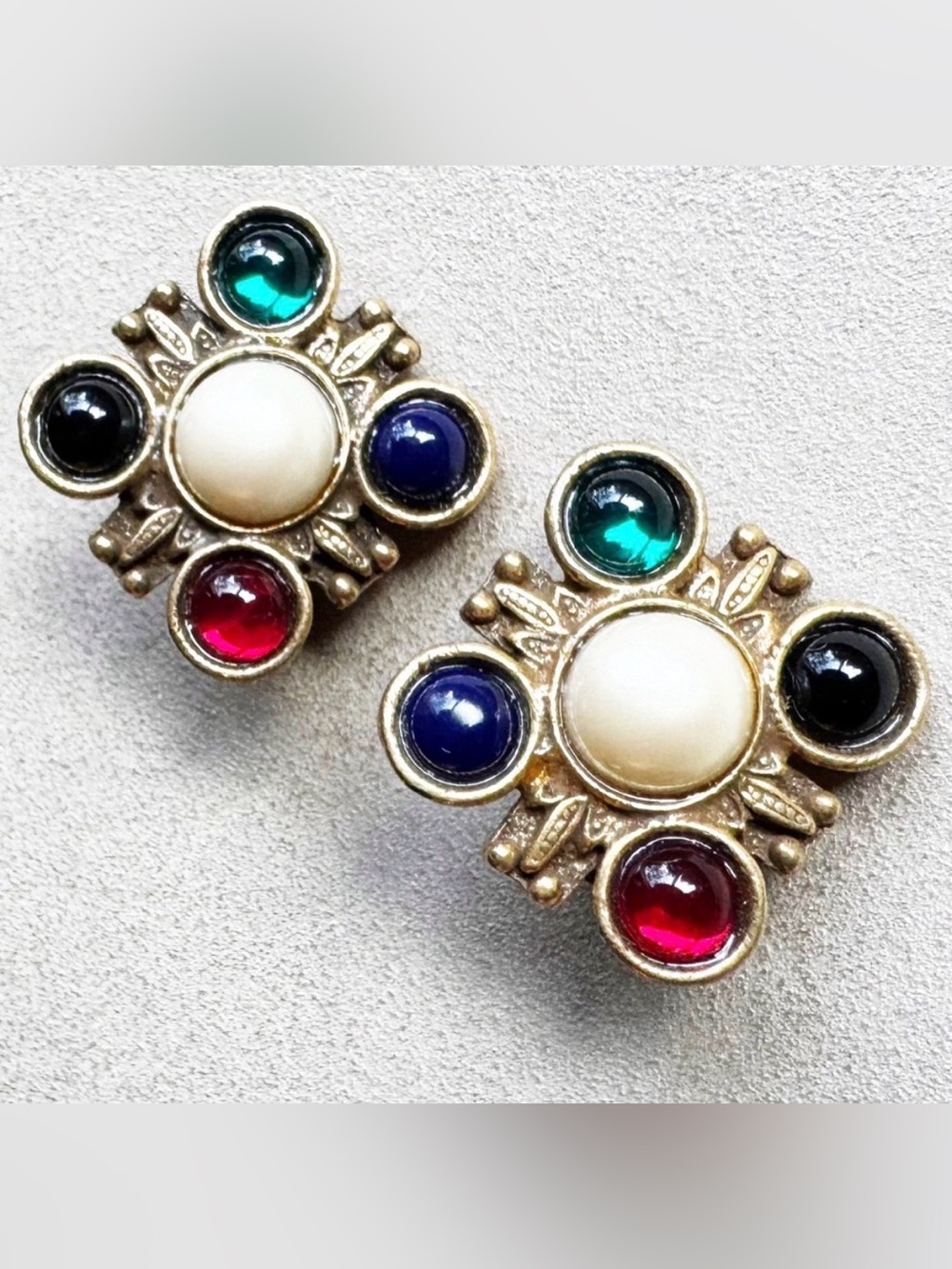 Vintage Multicolor Gripoix Clip-on Earrings - Picture 3 of 7